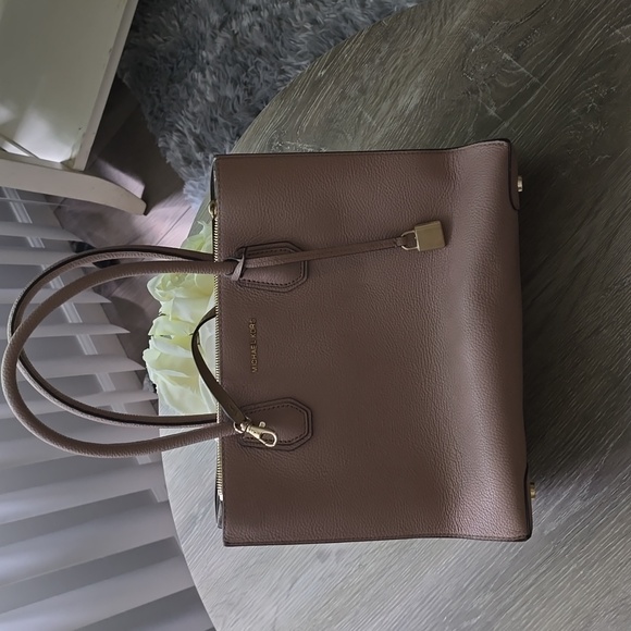 Michael kors purse - Picture 7 of 7